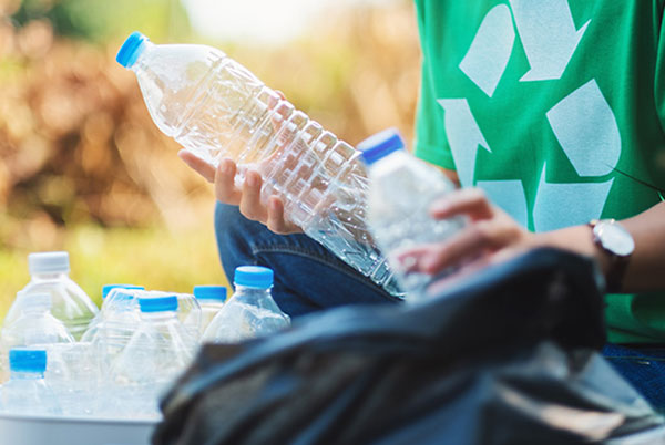 ペットボトルをリサイクルに出すとどうなるの？